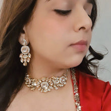 Load image into Gallery viewer, Kundan choker with earrings
