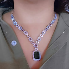 Load image into Gallery viewer, Emerald interlock necklace
