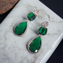 Load image into Gallery viewer, Izumi Emerald earrings
