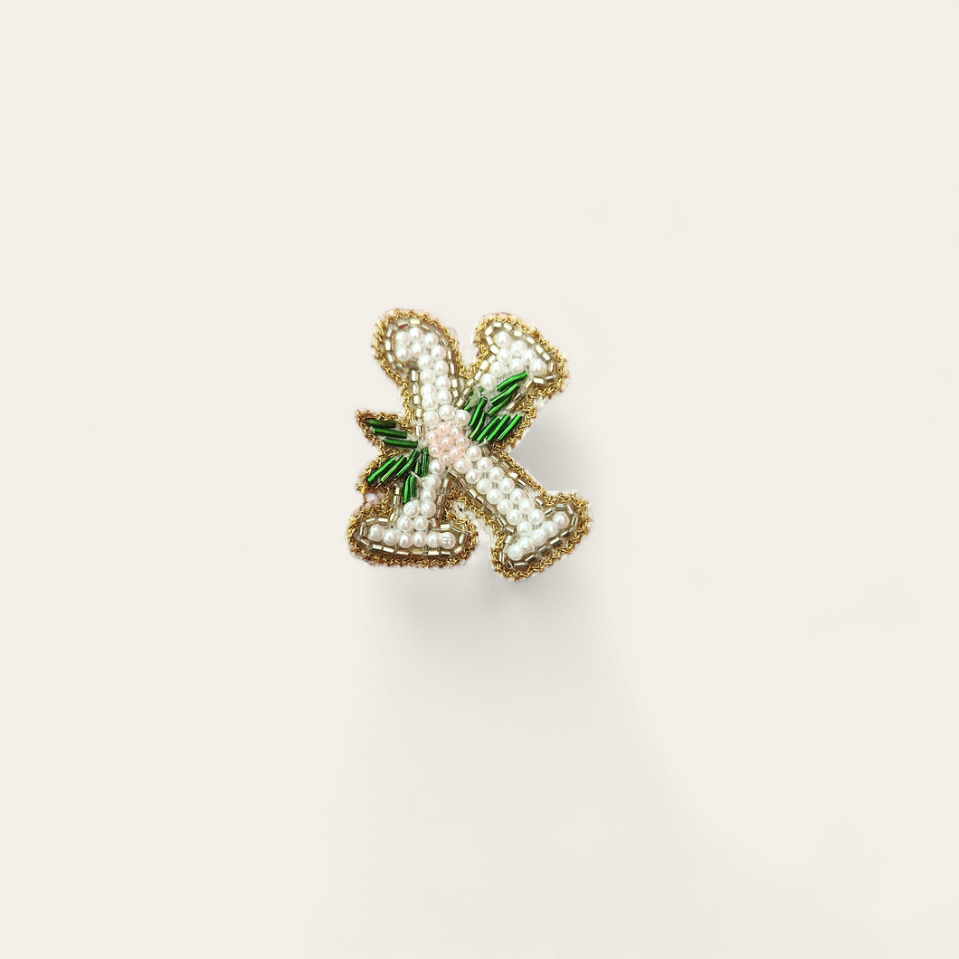 Hand beaded K alphabet hair clip