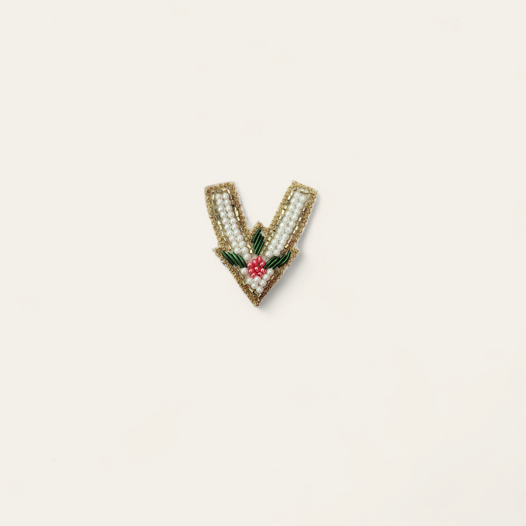 Hand beaded V alphabet hair clip