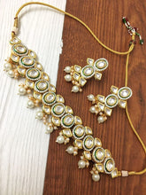 Load image into Gallery viewer, Polki and kundan set with pearls
