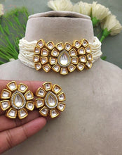 Load image into Gallery viewer, Kundan and diamond beaded choker
