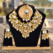 Load image into Gallery viewer, Classic kundan and pearl set with earrings and maangtika
