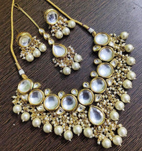 Load image into Gallery viewer, Classic kundan and pearl set with earrings and maangtika
